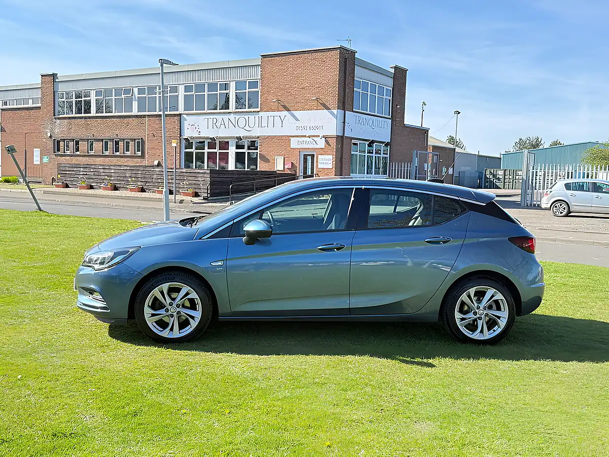 Used 2017 Vauxhall Astra Sri Blue - Interior and Exterior details 5