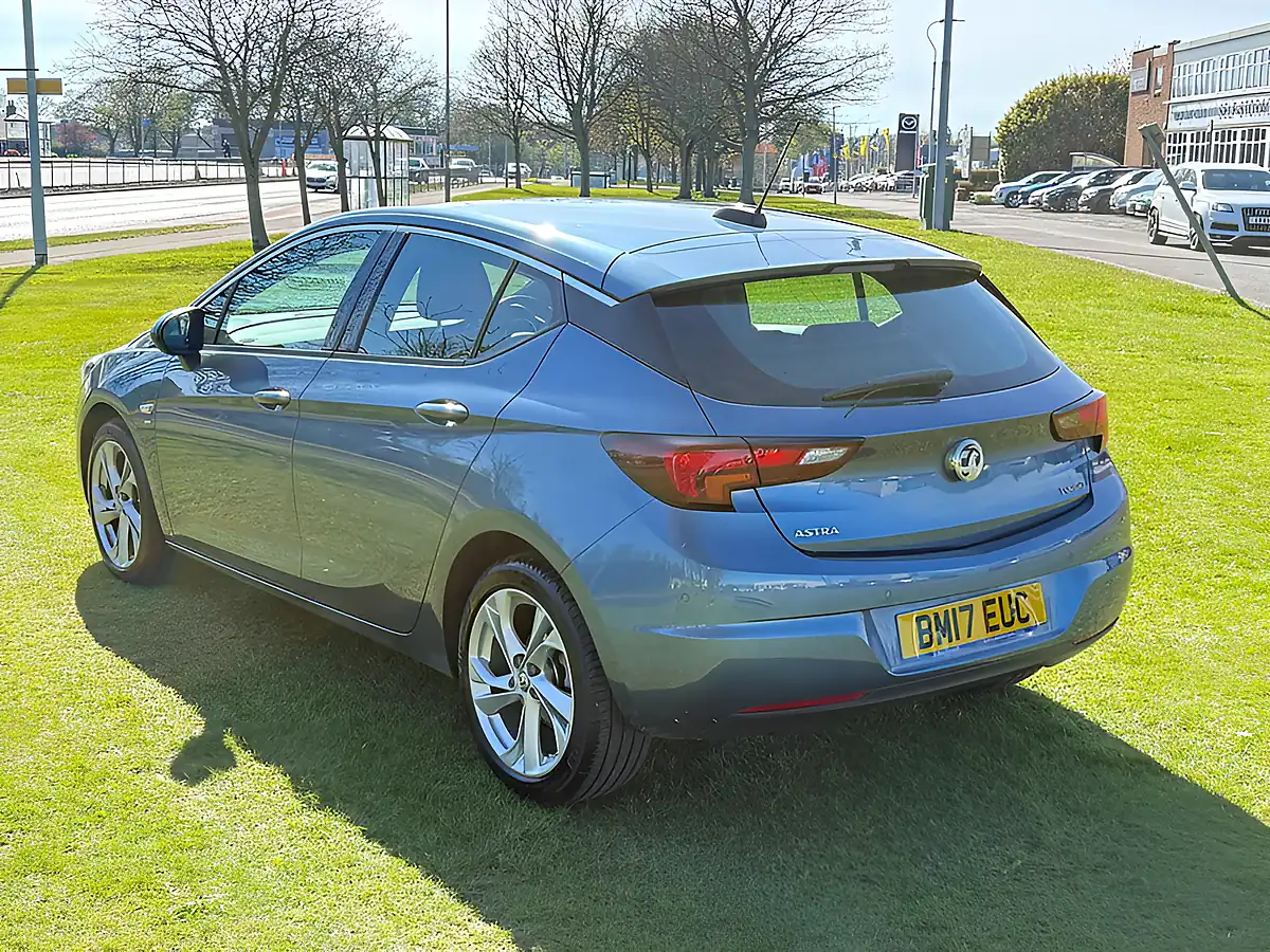Used 2017 Vauxhall Astra Sri Blue - Interior and Exterior details 6
