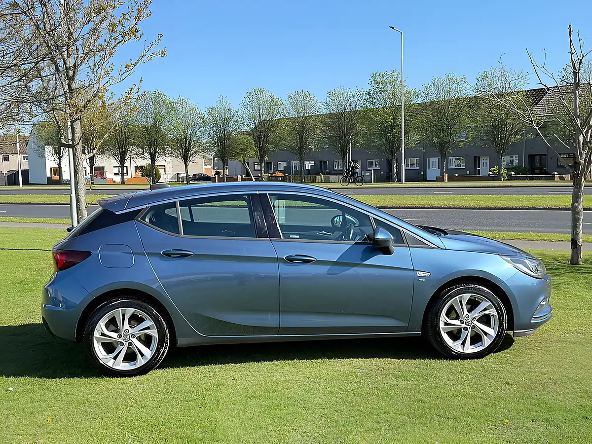 Used 2017 Vauxhall Astra Sri Blue - Interior and Exterior details 8
