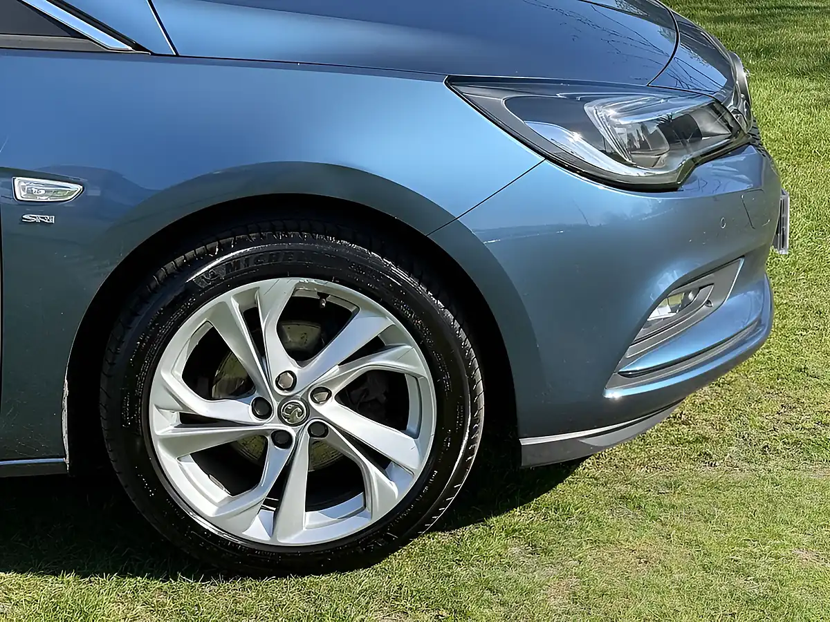 Used 2017 Vauxhall Astra Sri Blue - Interior and Exterior details 9
