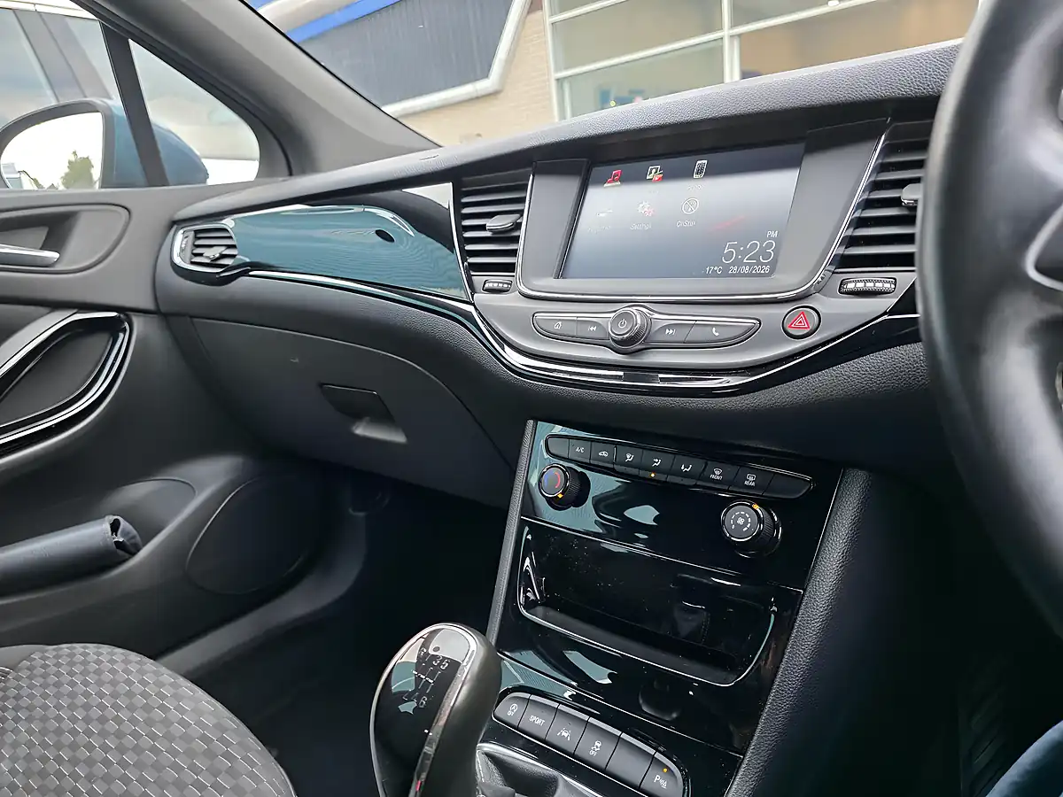 Used 2017 Vauxhall Astra Sri Blue - Interior and Exterior details 11