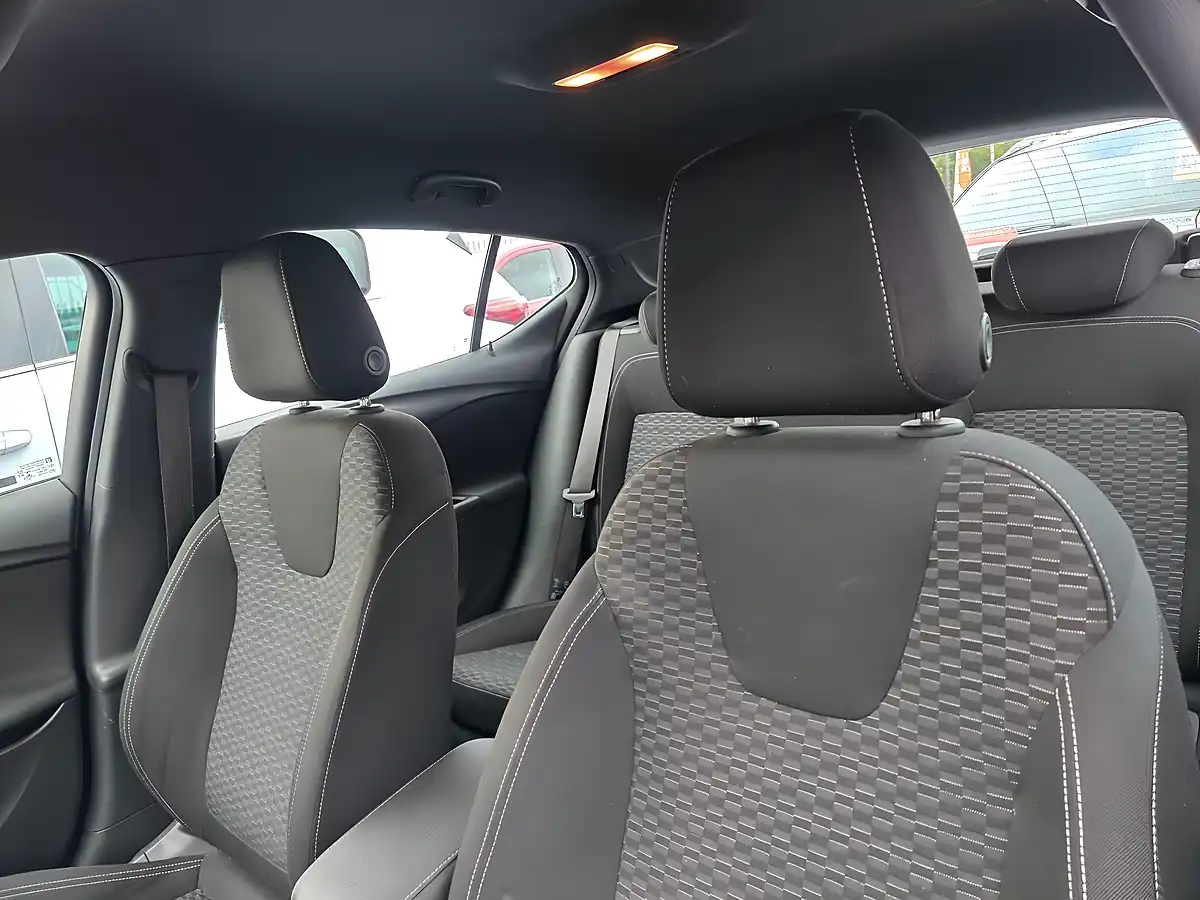 Used 2017 Vauxhall Astra Sri Blue - Interior and Exterior details 13
