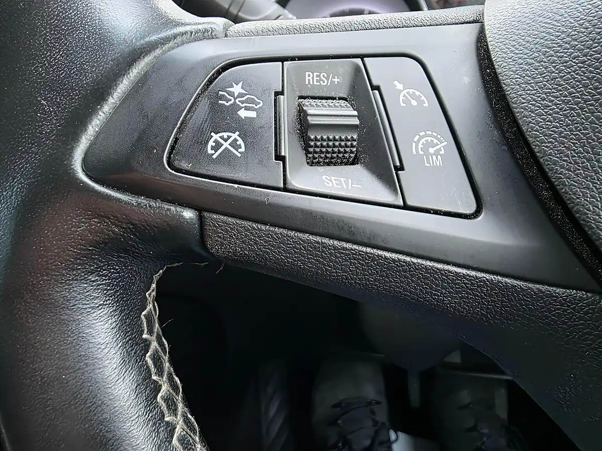 Used 2017 Vauxhall Astra Sri Blue - Interior and Exterior details 15