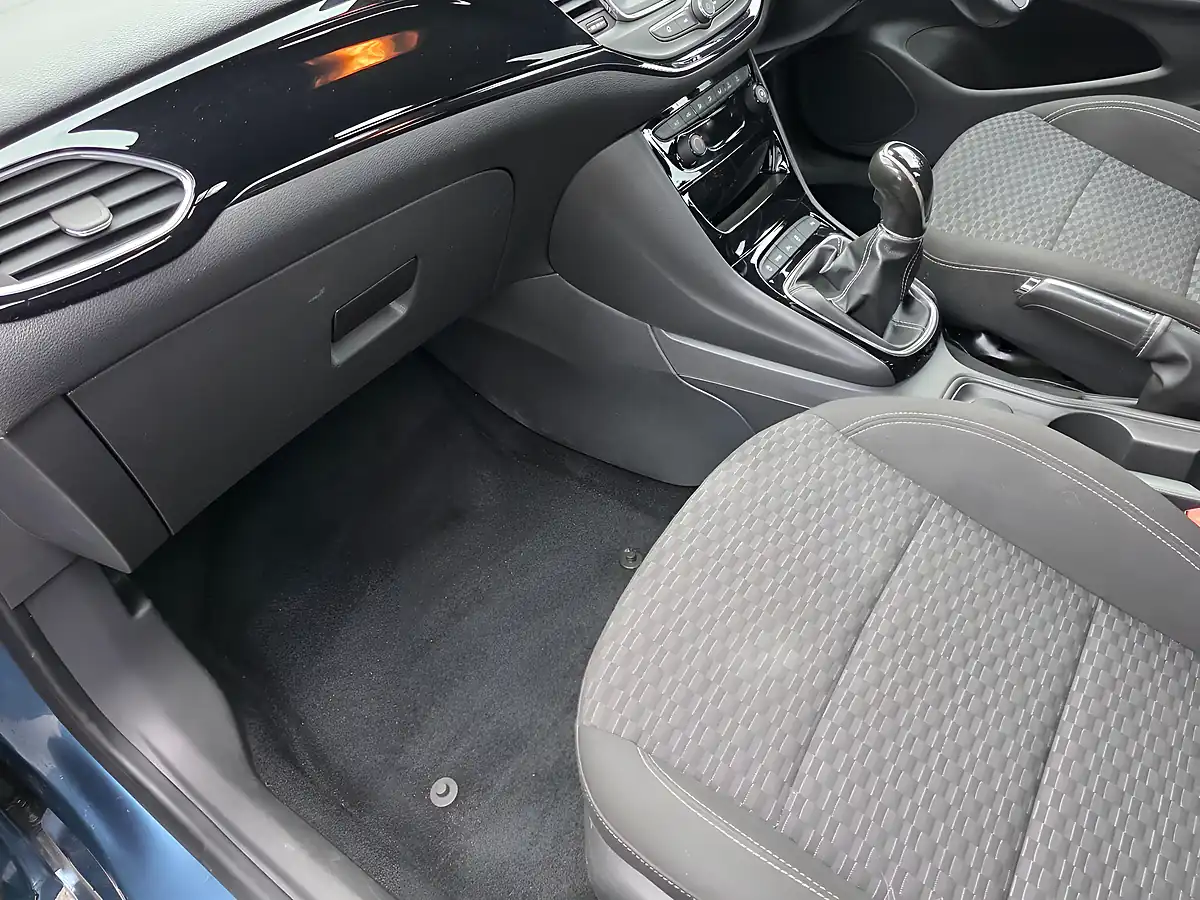 Used 2017 Vauxhall Astra Sri Blue - Interior and Exterior details 18