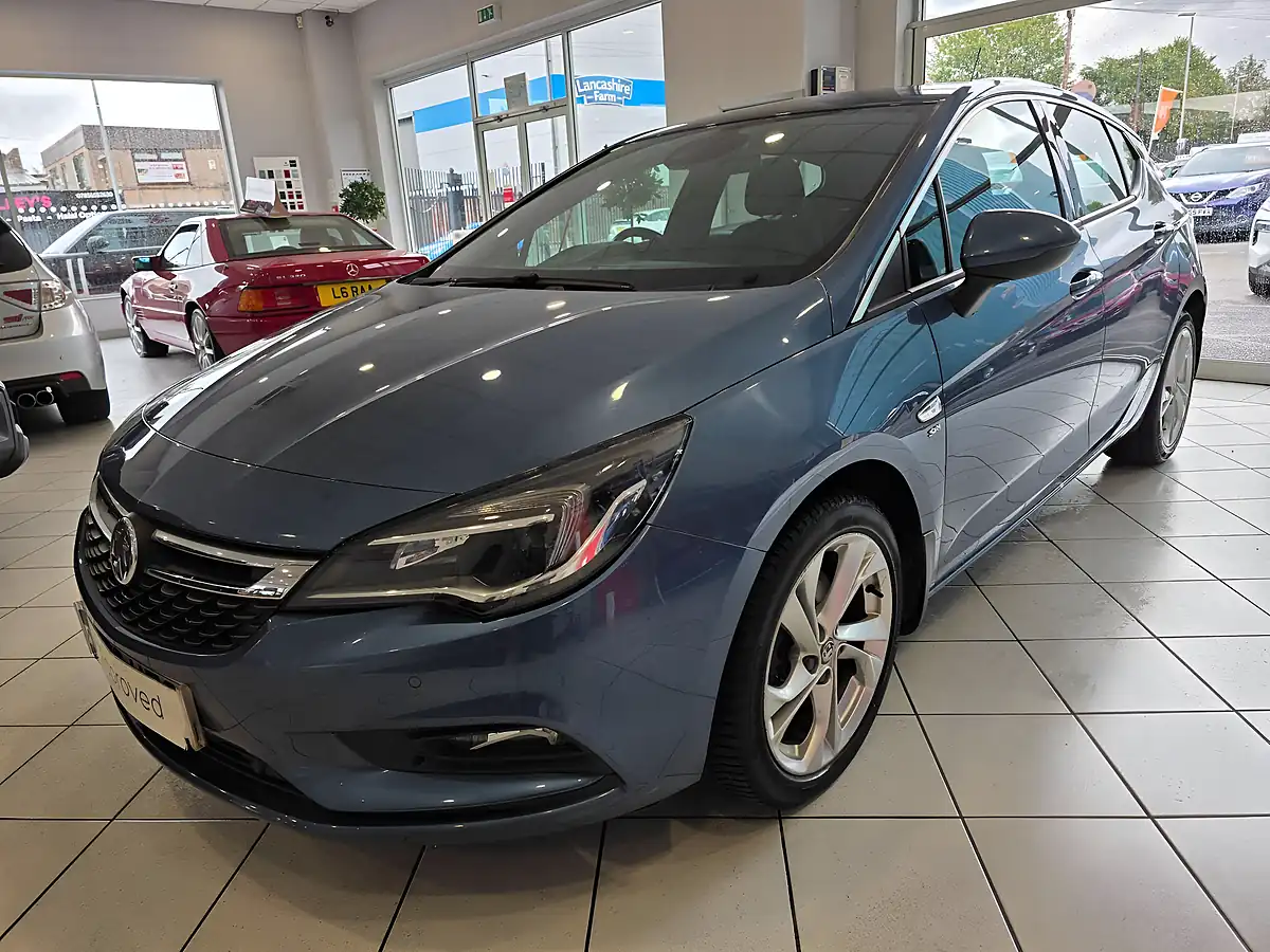 Used 2017 Vauxhall Astra Sri Blue - Interior and Exterior details 3