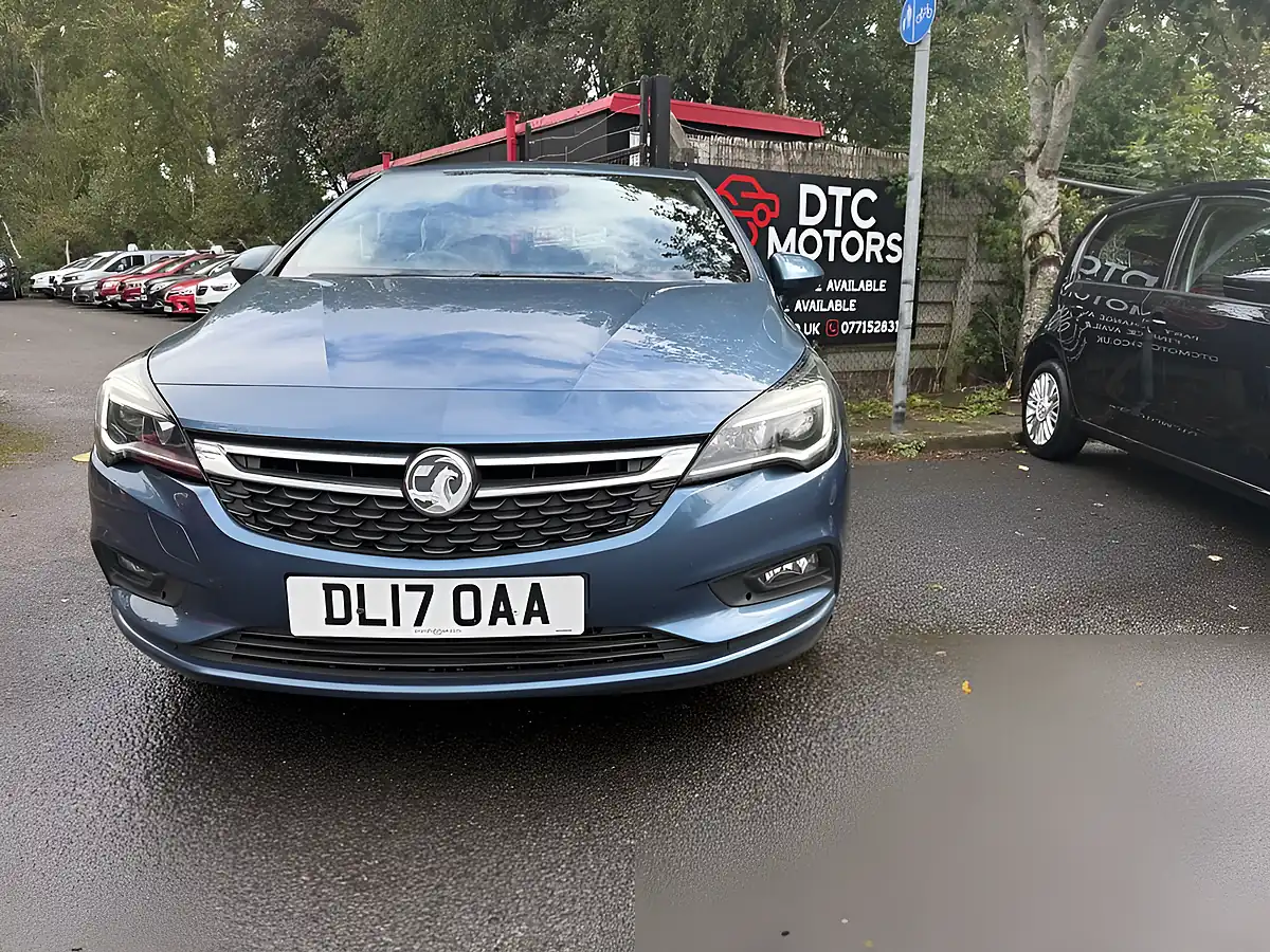 Used 2017 Vauxhall Astra Sri Blue - Front View
