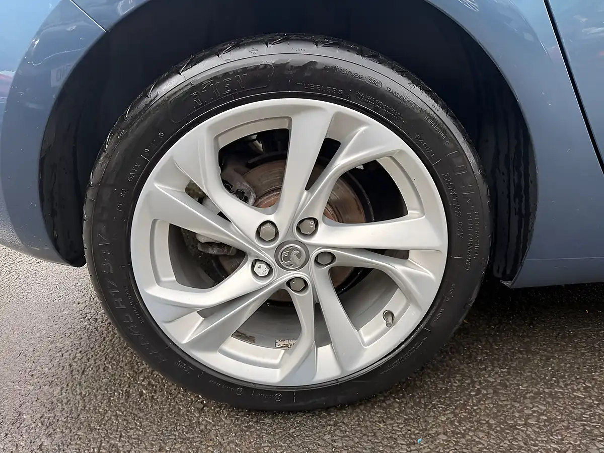 Used 2017 Vauxhall Astra Sri Blue - Interior and Exterior details 11