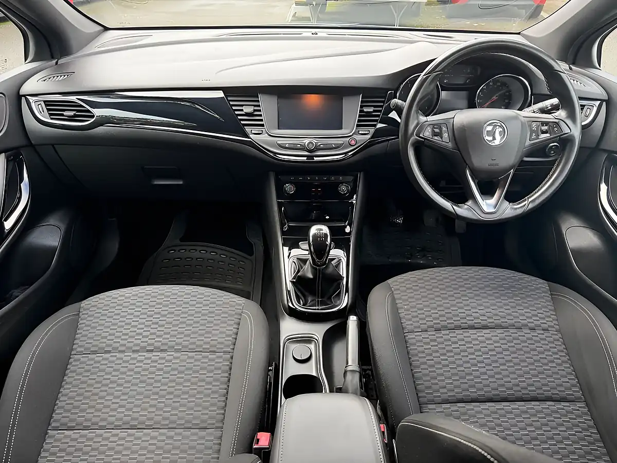 Used 2017 Vauxhall Astra Sri Blue - Interior and Exterior details 16