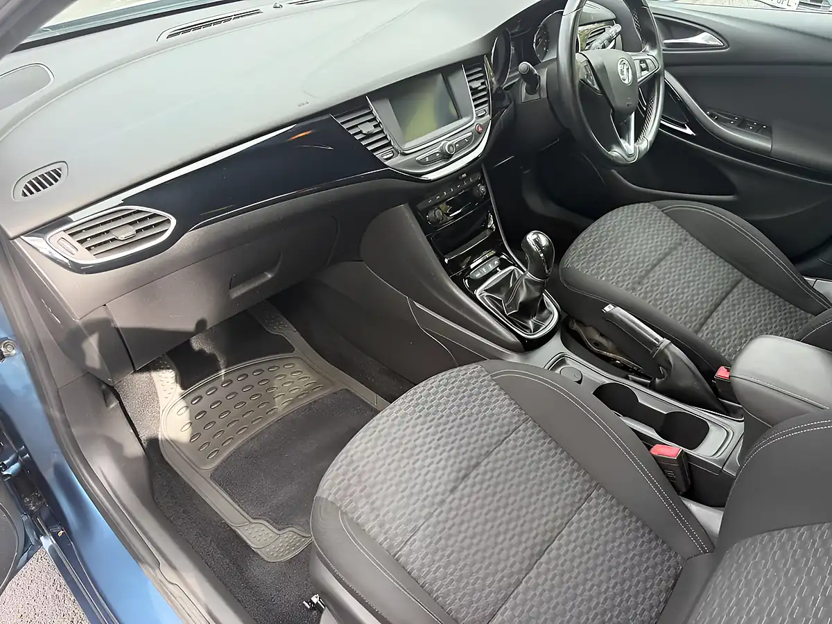 Used 2017 Vauxhall Astra Sri Blue - Interior and Exterior details 17