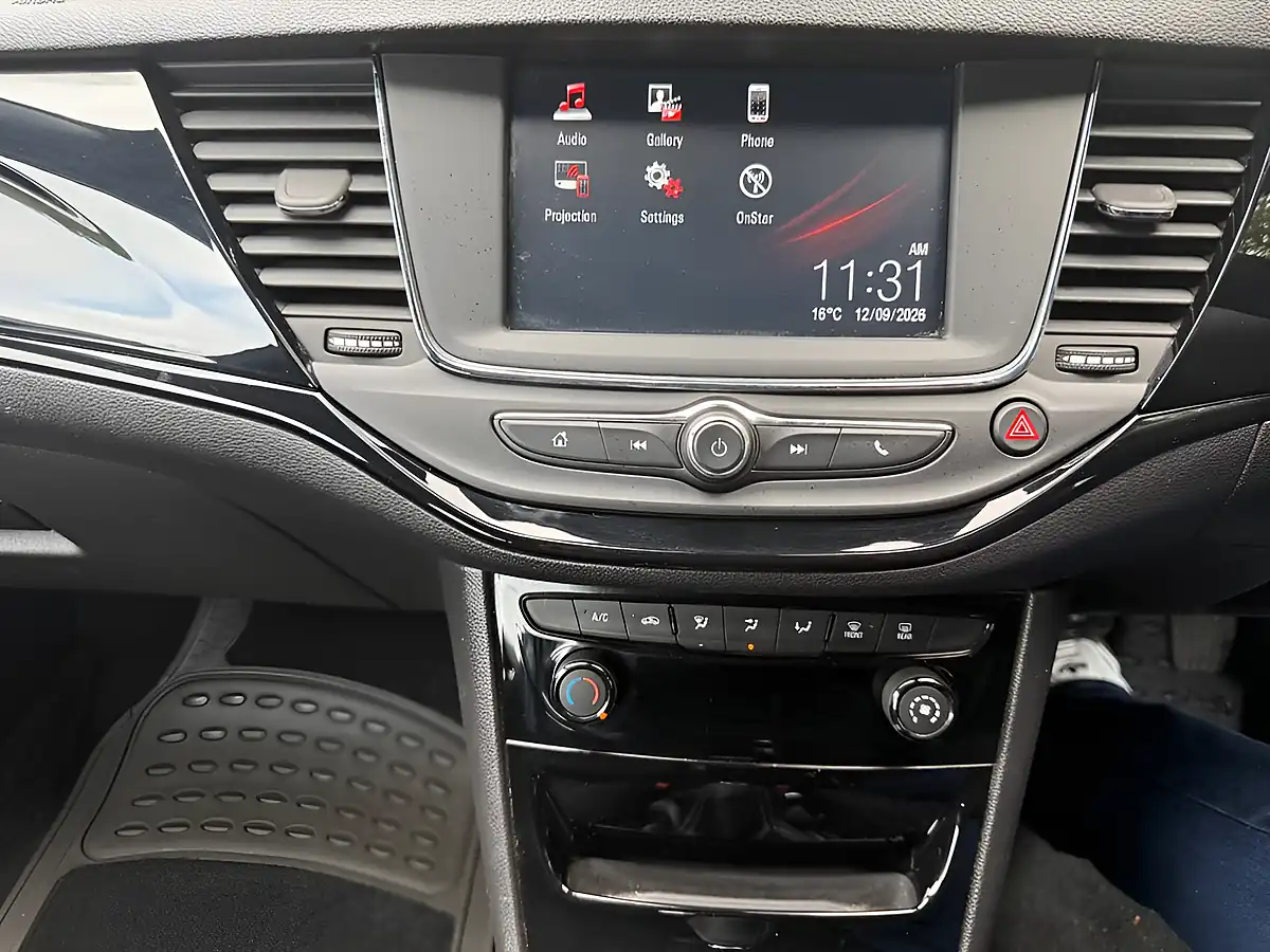 Used 2017 Vauxhall Astra Sri Blue - Interior and Exterior details 19
