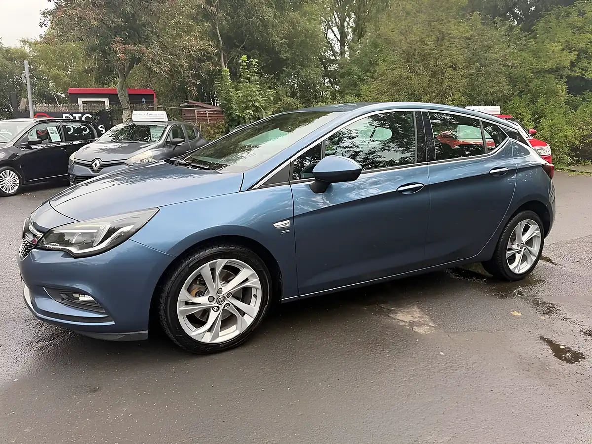 Used 2017 Vauxhall Astra Sri Blue - Interior and Exterior details 4