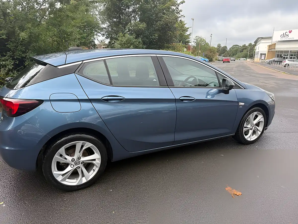 Used 2017 Vauxhall Astra Sri Blue - Interior and Exterior details 8