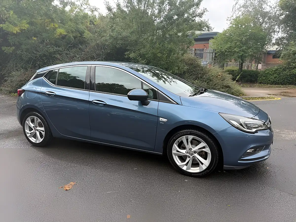 Used 2017 Vauxhall Astra Sri Blue - Interior and Exterior details 9