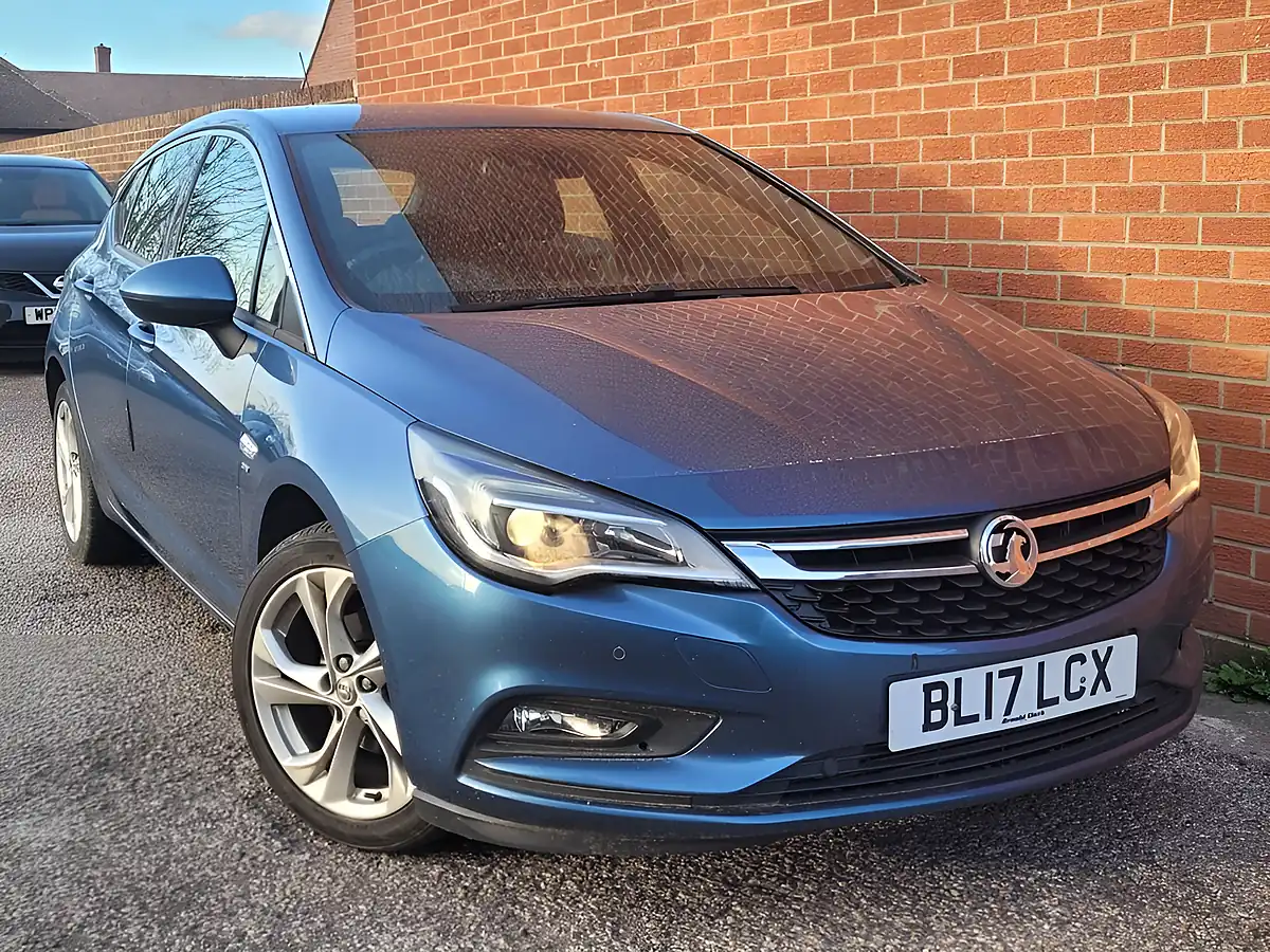 Used 2017 Vauxhall Astra Sri Blue - Interior and Exterior details 11