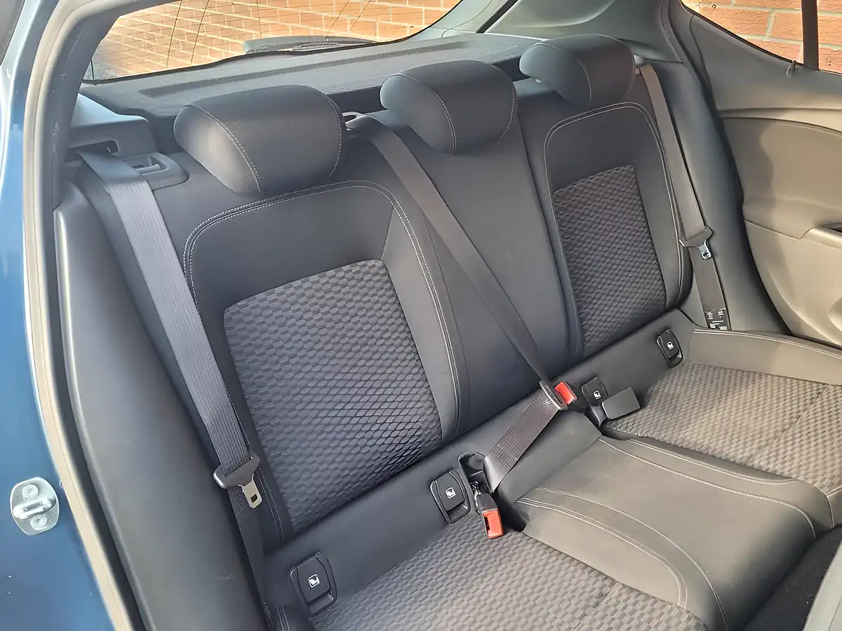 Used 2017 Vauxhall Astra Sri Blue - Interior and Exterior details 13
