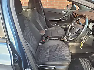 Used 2017 Vauxhall Astra Sri Blue - Interior and Exterior details 16