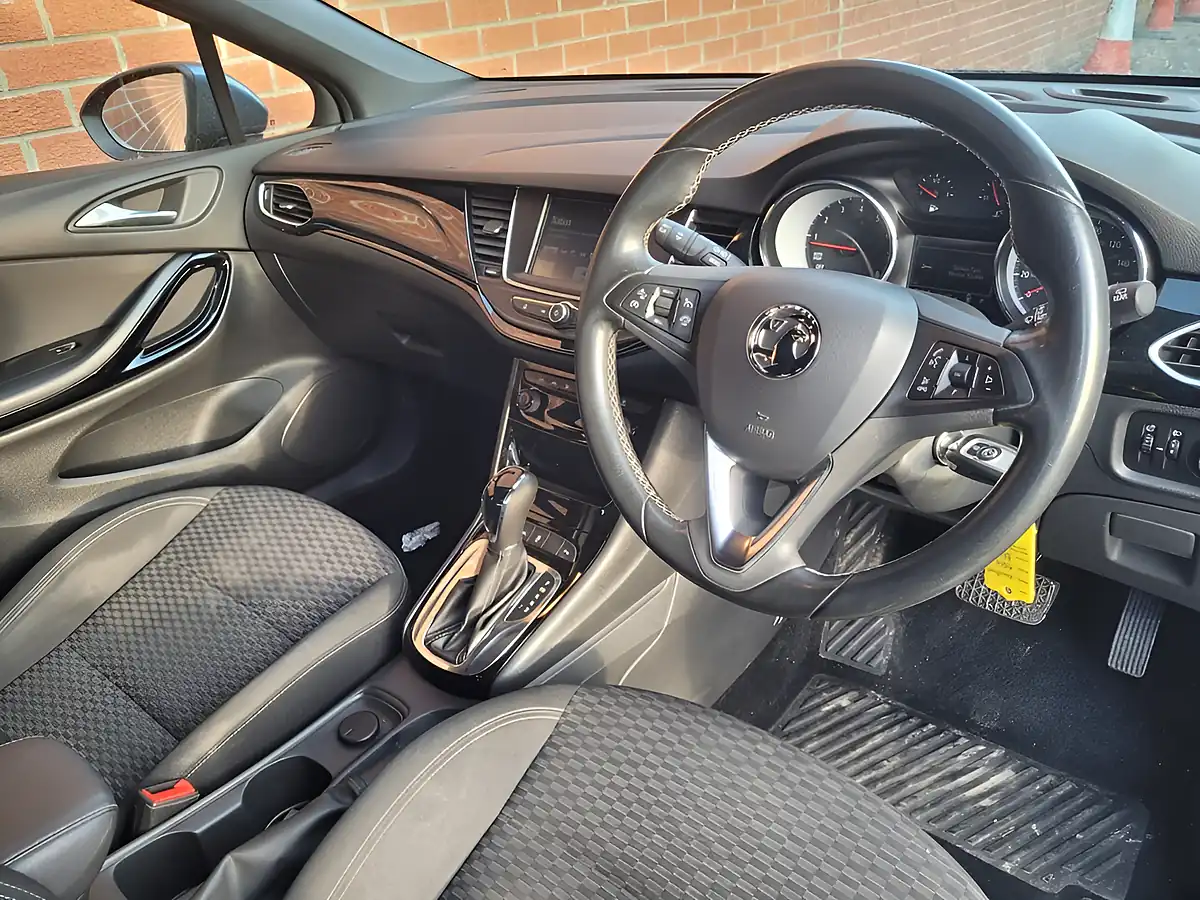 Used 2017 Vauxhall Astra Sri Blue - Interior and Exterior details 17