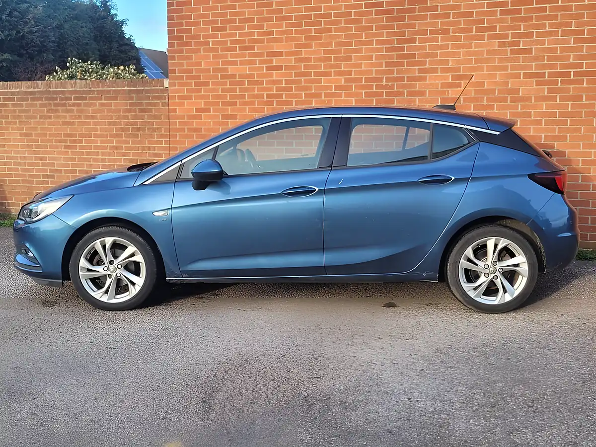 Used 2017 Vauxhall Astra Sri Blue - Interior and Exterior details 2