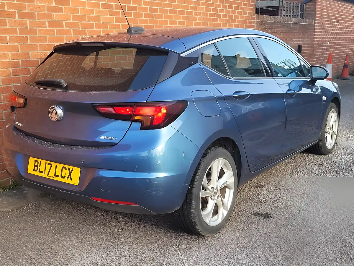 Used 2017 Vauxhall Astra Sri Blue - Interior and Exterior details 6