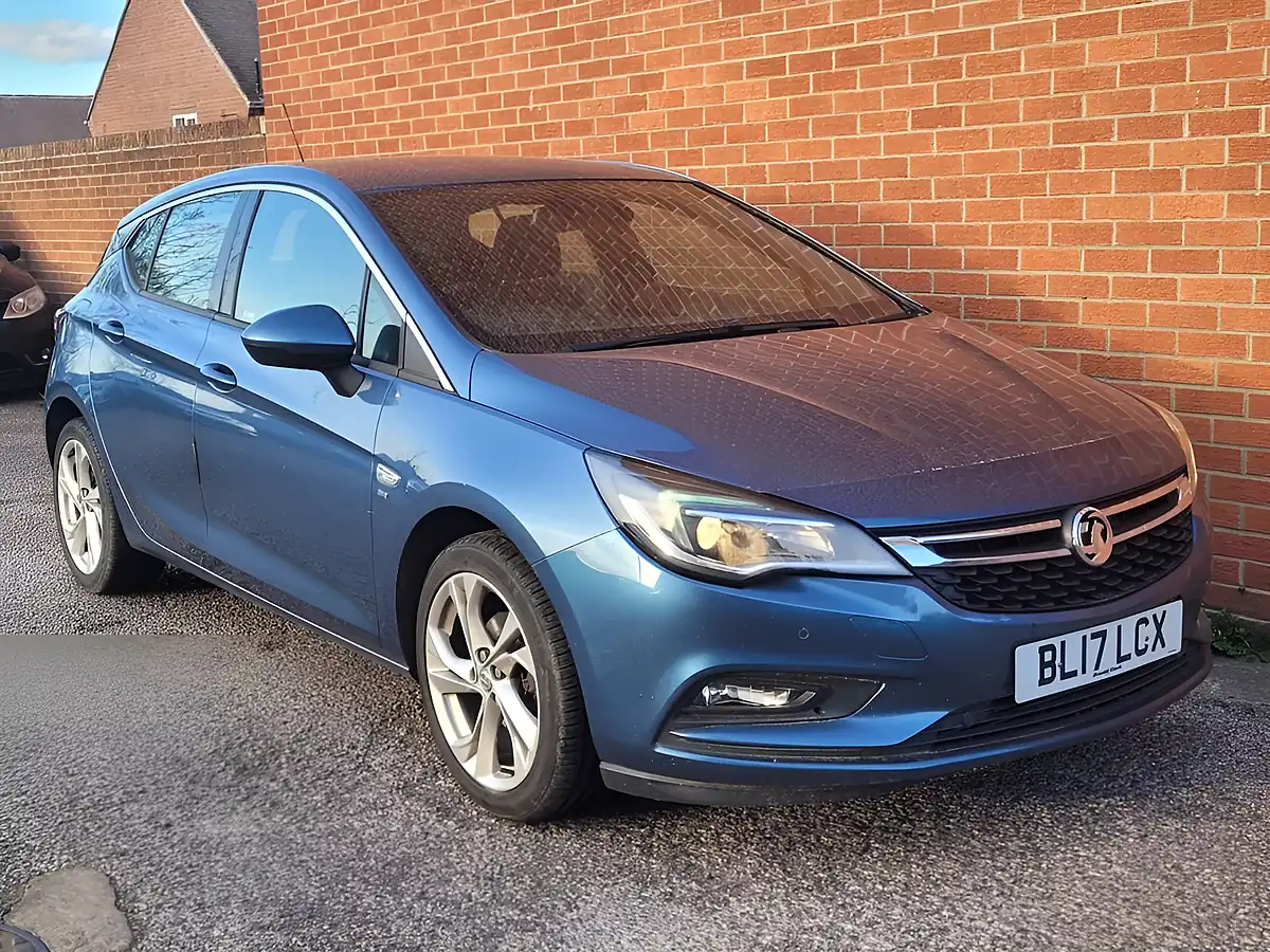 Used 2017 Vauxhall Astra Sri Blue - Interior and Exterior details 8