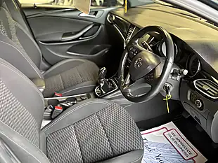 Used 2017 Vauxhall Astra Sri Green - Interior and Exterior details 10