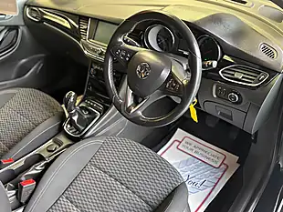Used 2017 Vauxhall Astra Sri Green - Interior and Exterior details 11