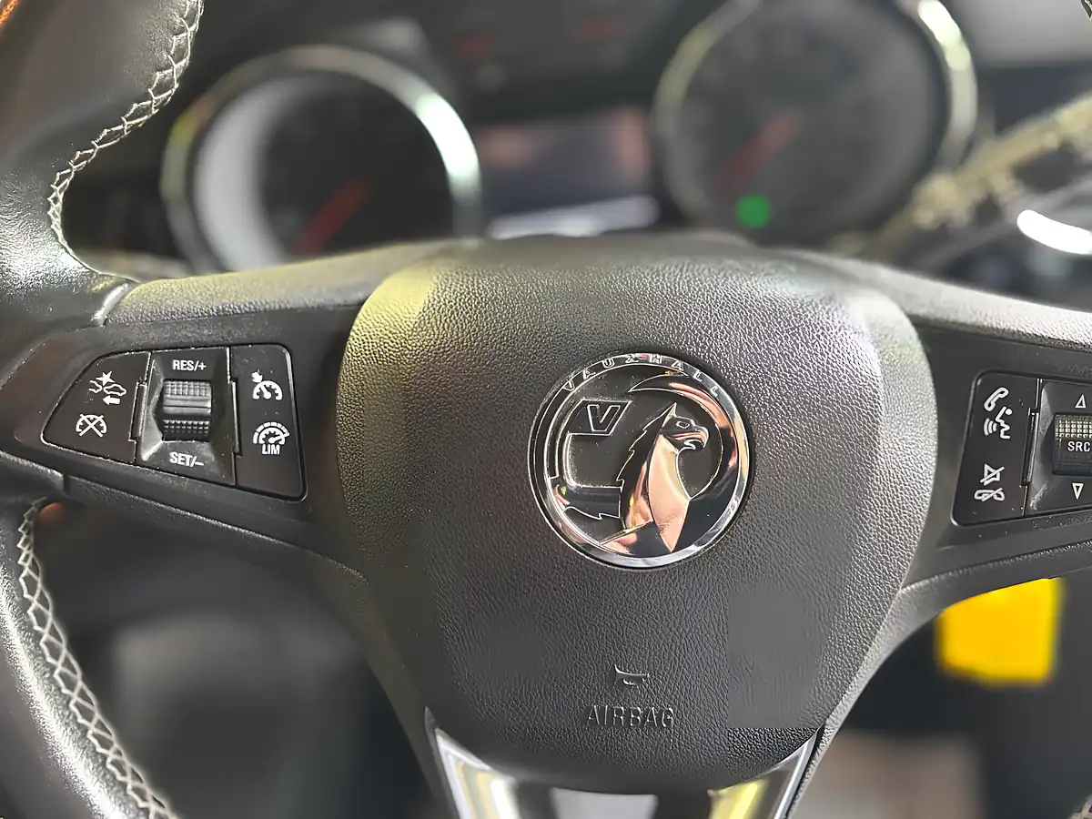Used 2017 Vauxhall Astra Sri Green - Interior and Exterior details 14
