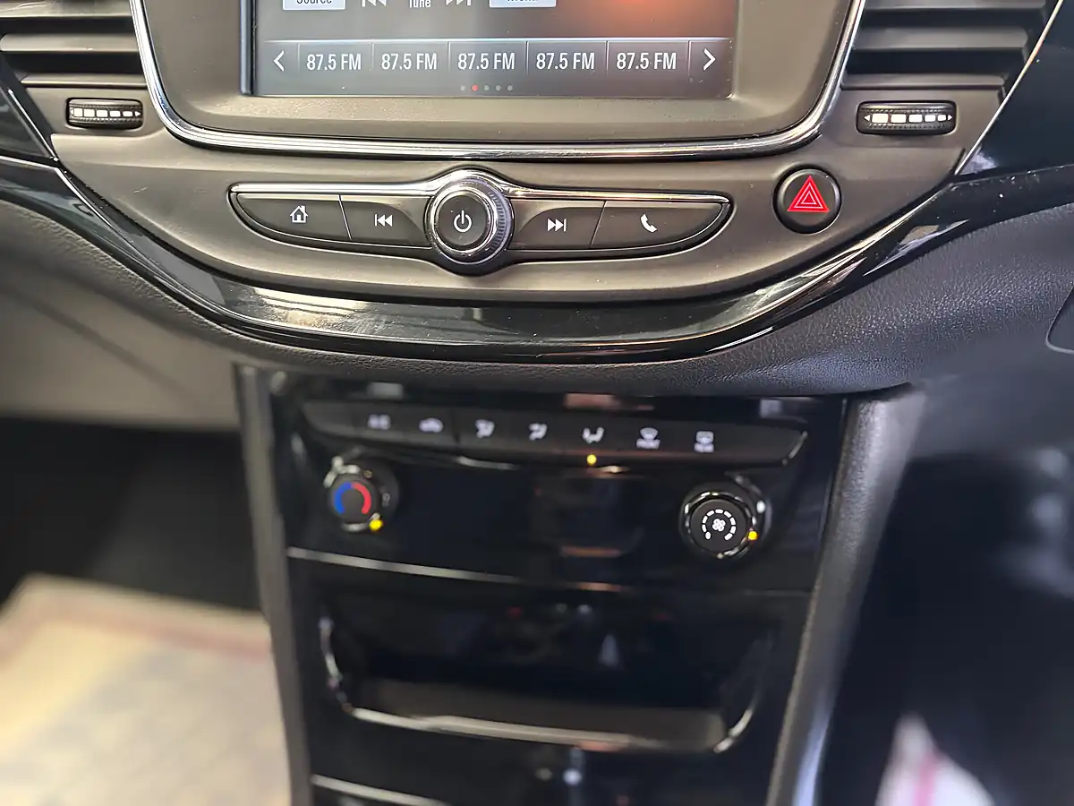 Used 2017 Vauxhall Astra Sri Green - Interior and Exterior details 16