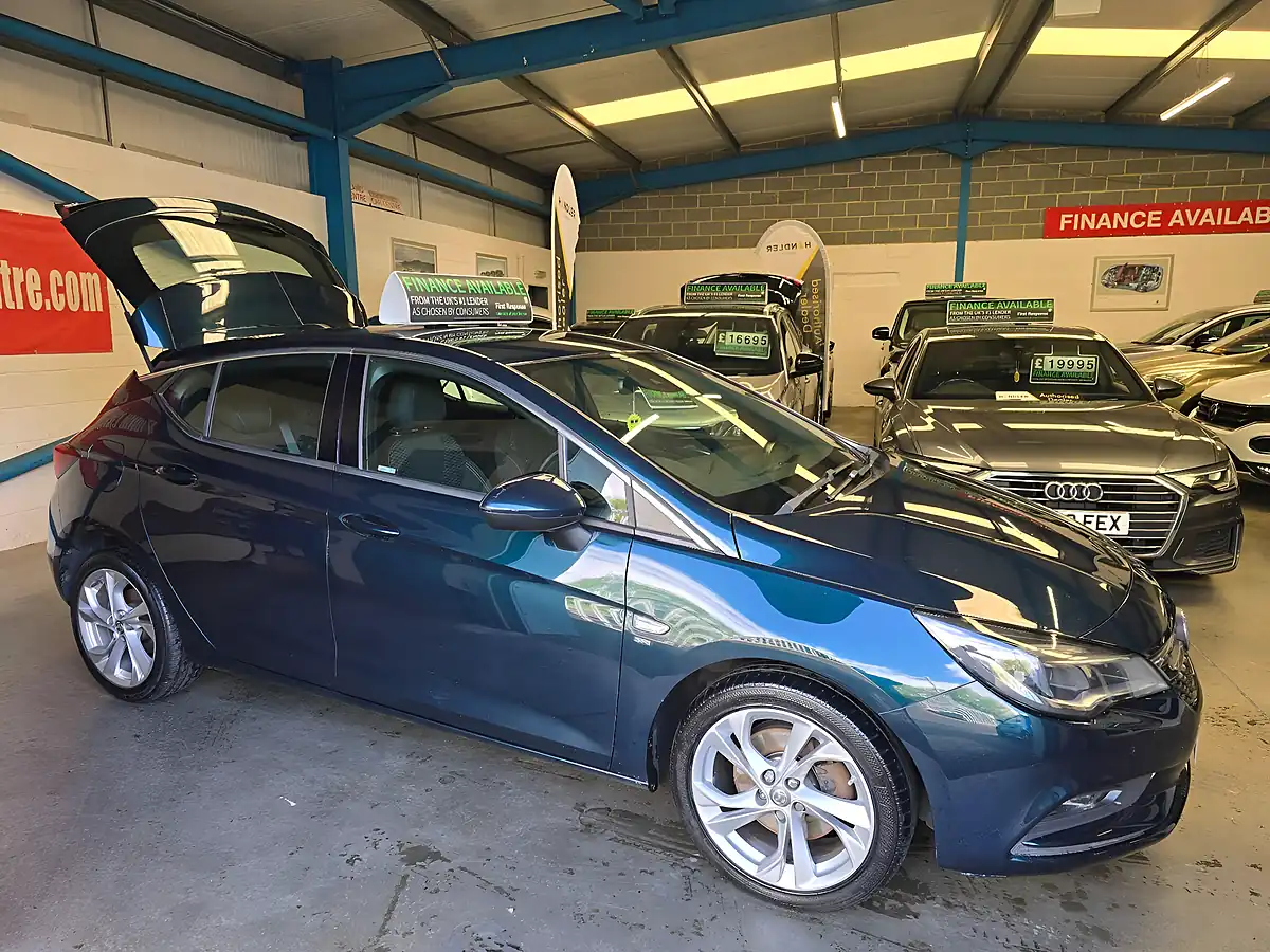Used 2017 Vauxhall Astra Sri Green - Interior and Exterior details 2