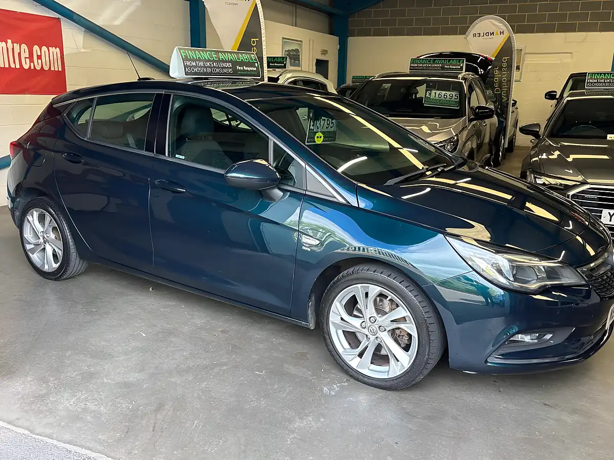Used 2017 Vauxhall Astra Sri Green - Interior and Exterior details 4