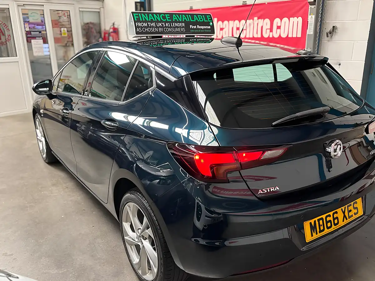 Used 2017 Vauxhall Astra Sri Green - Interior and Exterior details 5