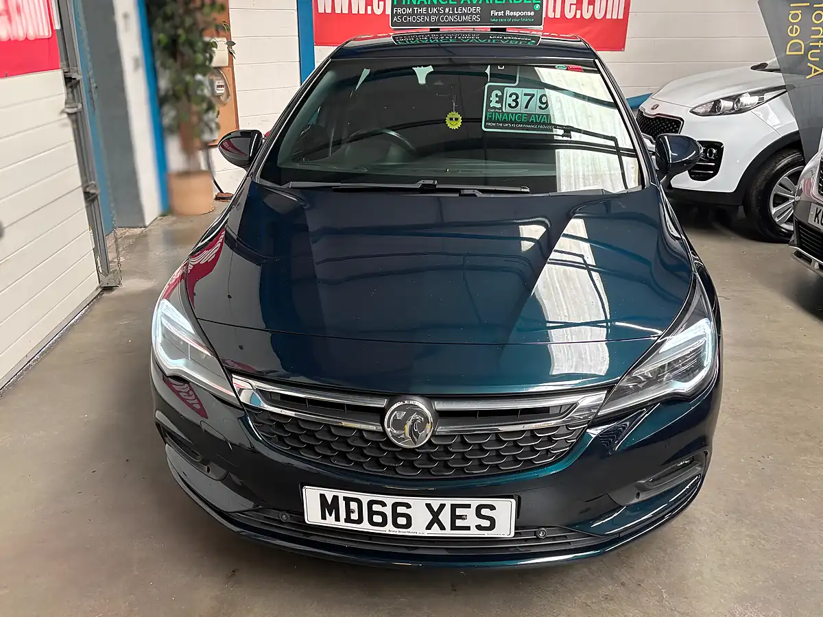 Used 2017 Vauxhall Astra Sri Green - Interior and Exterior details 6