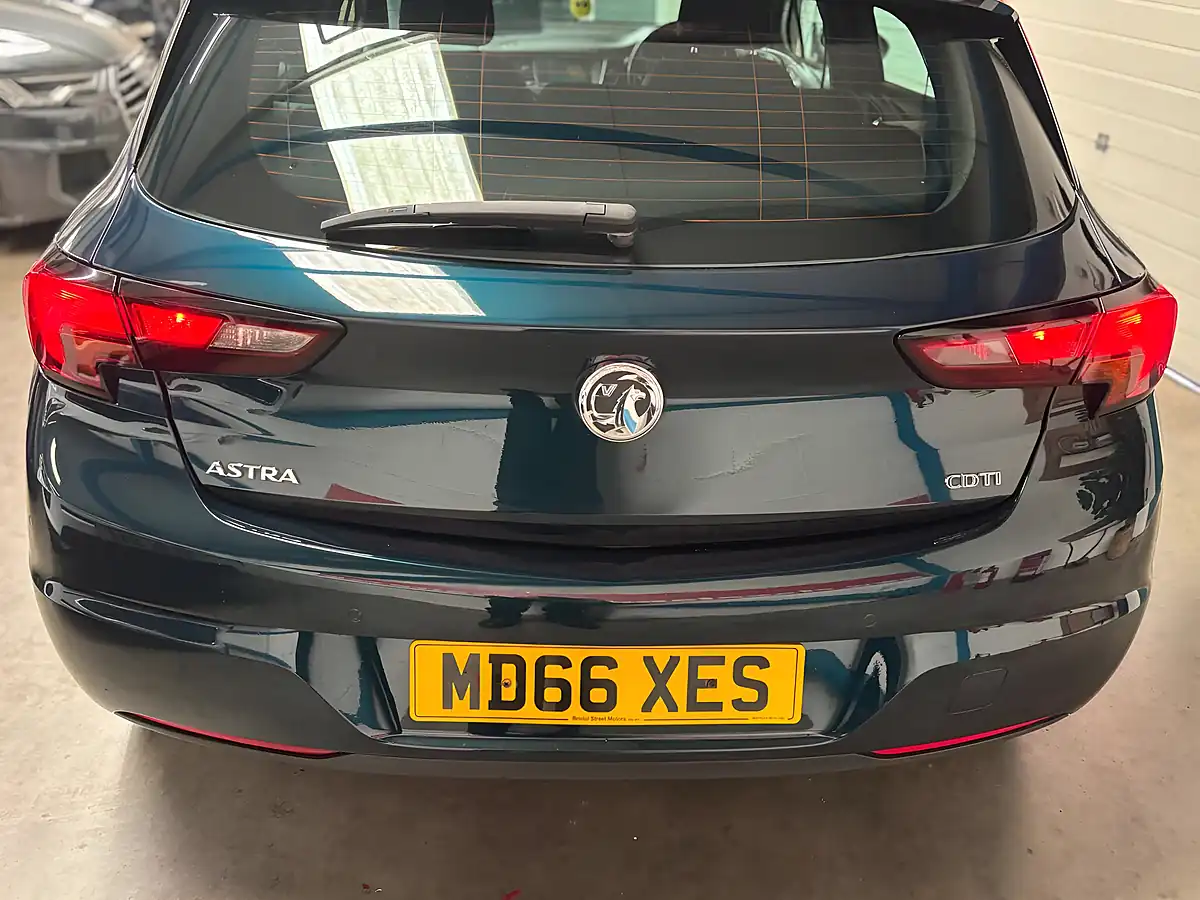 Used 2017 Vauxhall Astra Sri Green - Interior and Exterior details 7