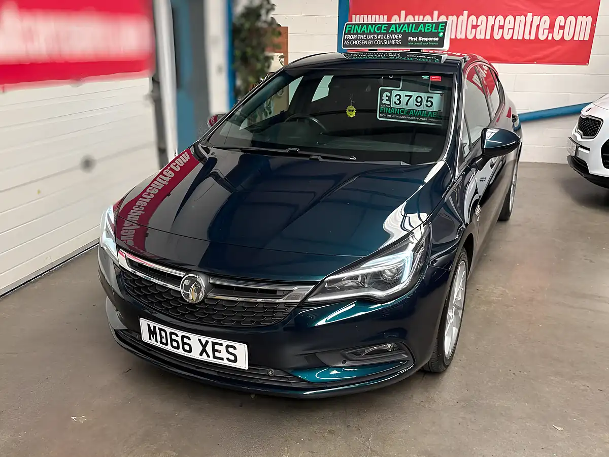 Used 2017 Vauxhall Astra Sri Green - Interior and Exterior details 8