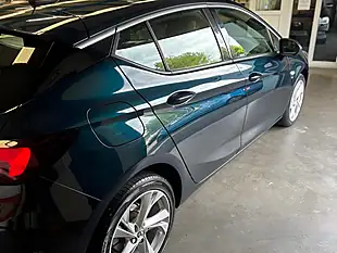 Used 2017 Vauxhall Astra Sri Green - Interior and Exterior details 9