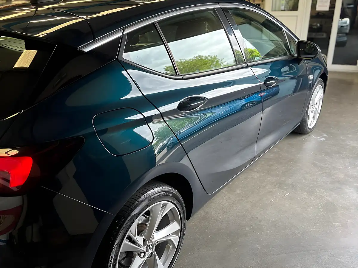 Used 2017 Vauxhall Astra Sri Green - Interior and Exterior details 9