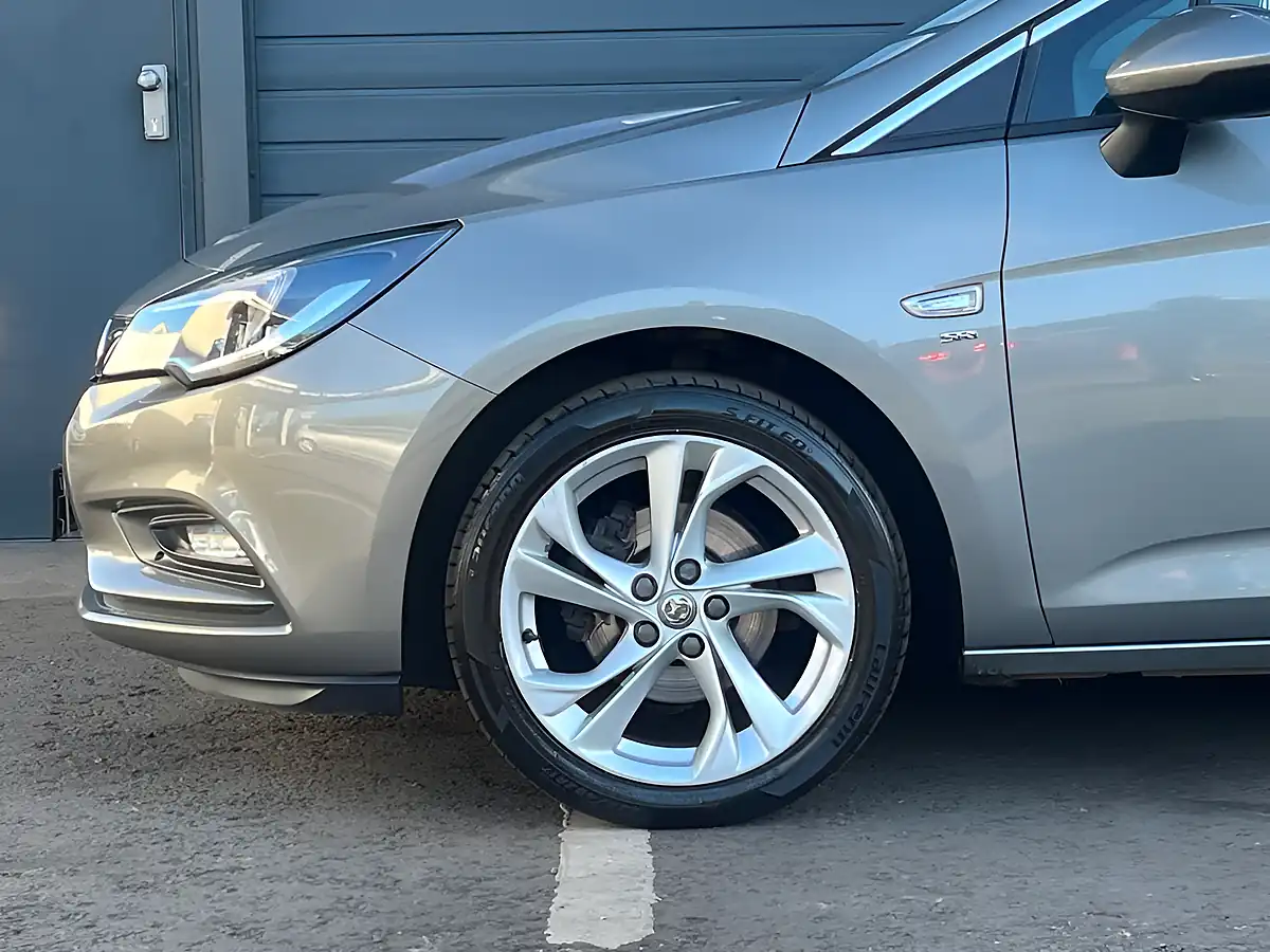Used 2017 Vauxhall Astra Sri Grey - Interior and Exterior details 17