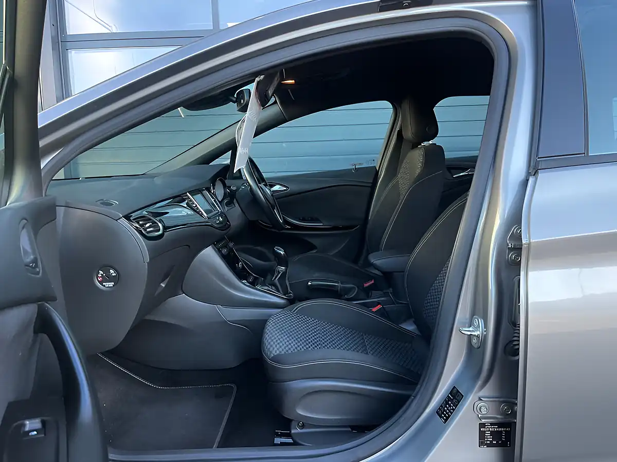 Used 2017 Vauxhall Astra Sri Grey - Interior and Exterior details 18
