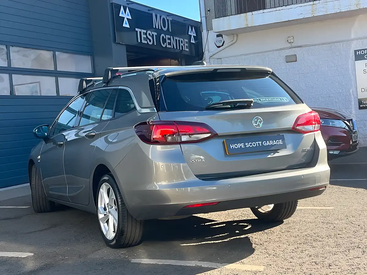 Used 2017 Vauxhall Astra Sri Grey - Interior and Exterior details 19