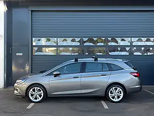 Used 2017 Vauxhall Astra Sri Grey - Interior and Exterior details 2