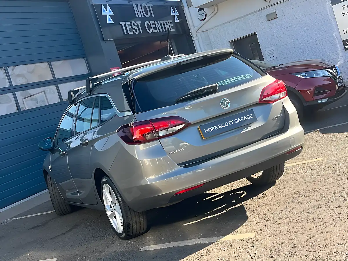 Used 2017 Vauxhall Astra Sri Grey - Interior and Exterior details 4