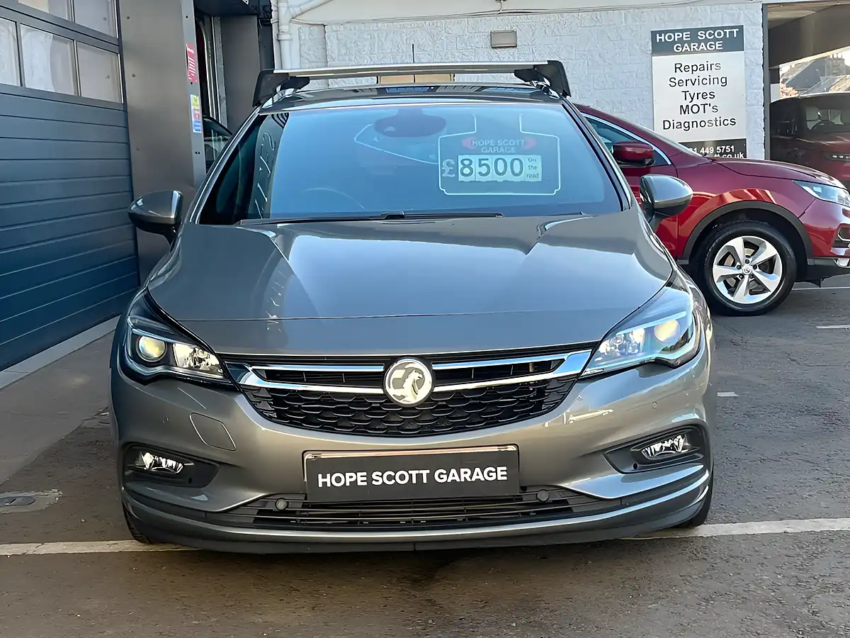 Used 2017 Vauxhall Astra Sri Grey - Interior and Exterior details 5