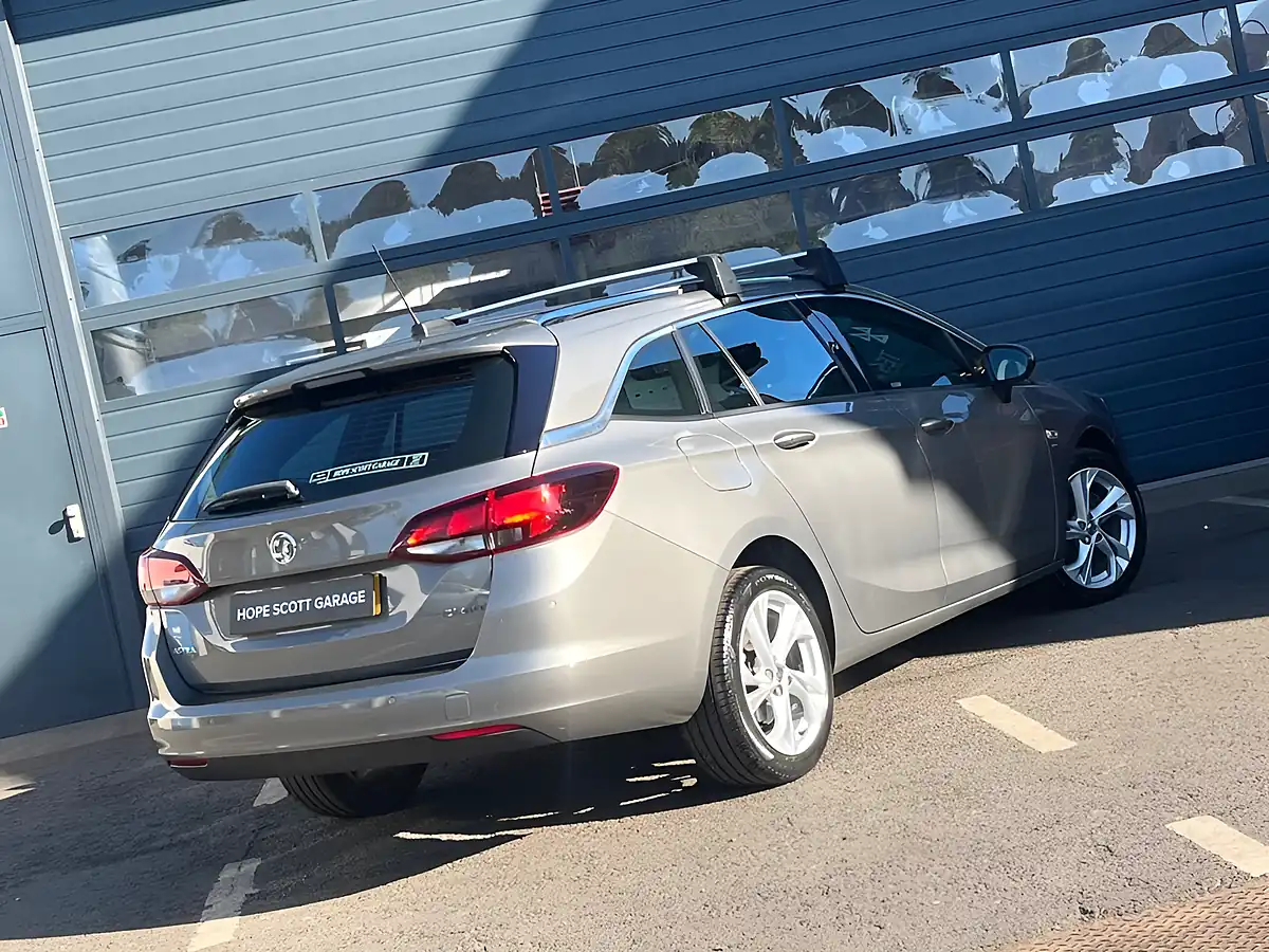 Used 2017 Vauxhall Astra Sri Grey - Interior and Exterior details 7