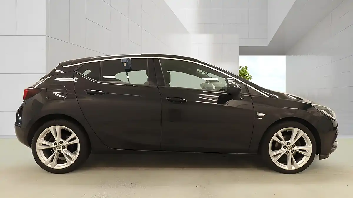 Used 2017 Vauxhall Astra Sri Nav Black - Interior and Exterior details 5