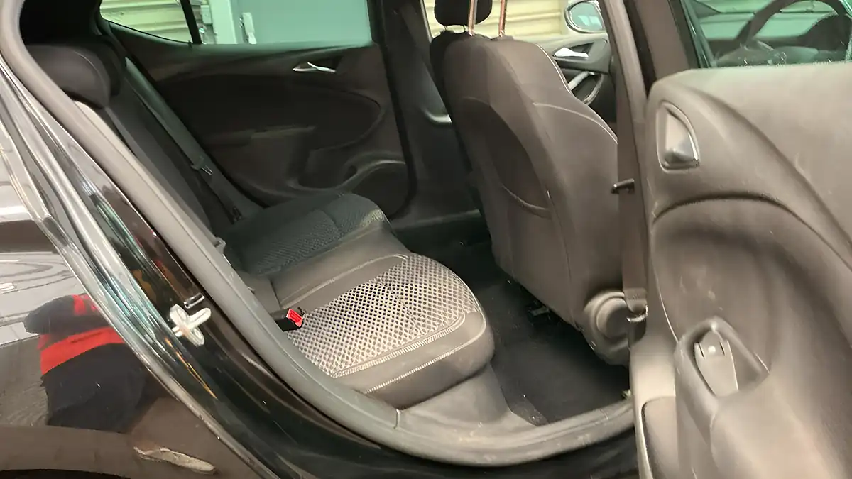 Used 2017 Vauxhall Astra Sri Nav Black - Interior and Exterior details 7