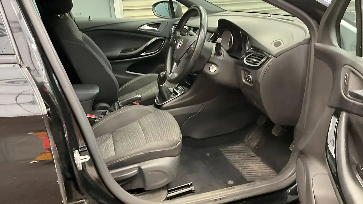 Used 2017 Vauxhall Astra Sri Nav Black - Interior and Exterior details 8