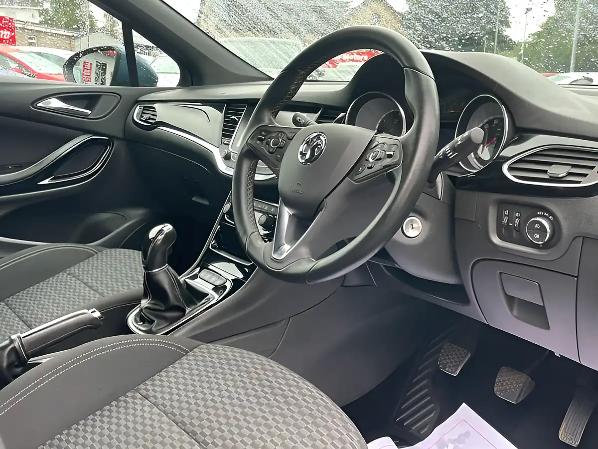 Used 2017 Vauxhall Astra Sri Nav Blue - Interior and Exterior details 13