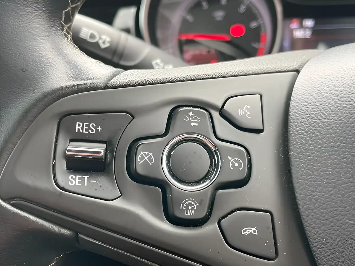 Used 2017 Vauxhall Astra Sri Nav Blue - Interior and Exterior details 20
