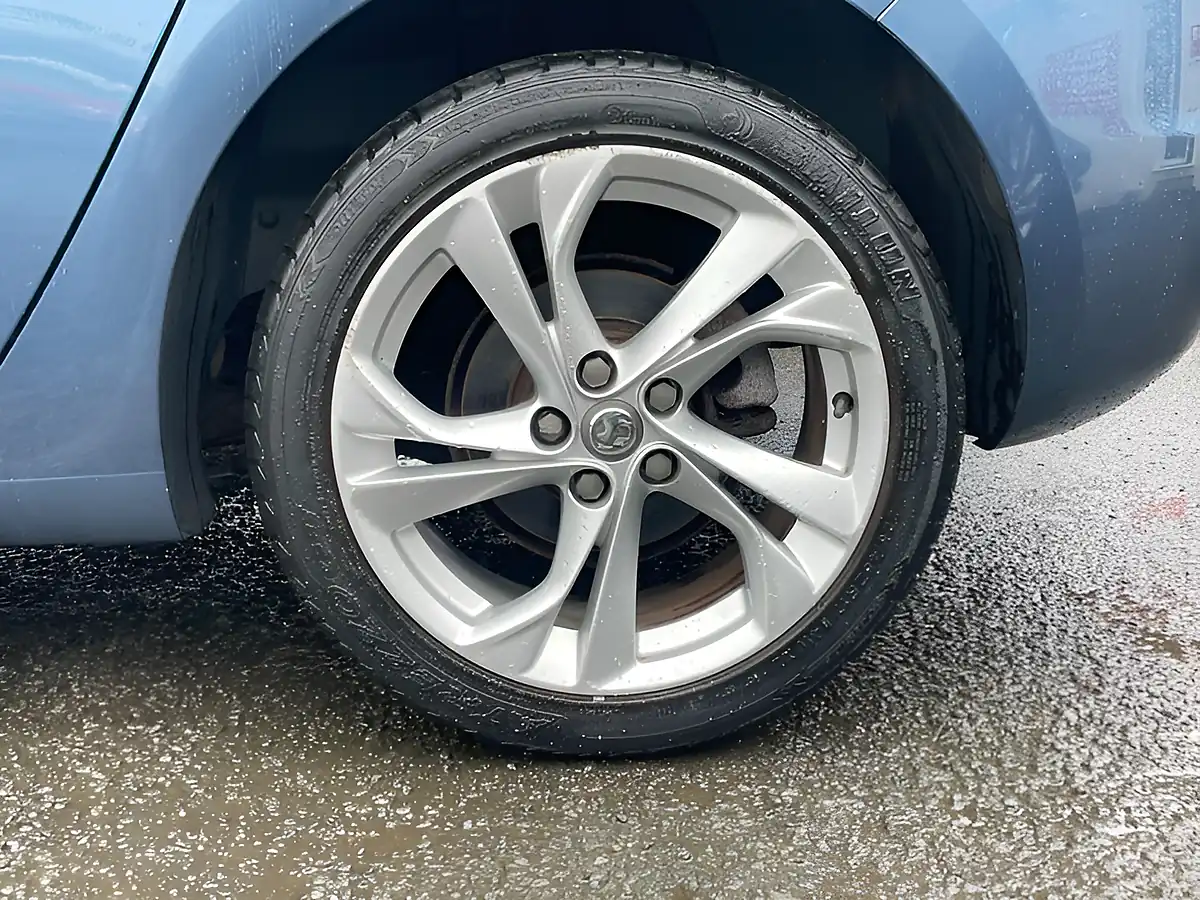 Used 2017 Vauxhall Astra Sri Nav Blue - Interior and Exterior details 8
