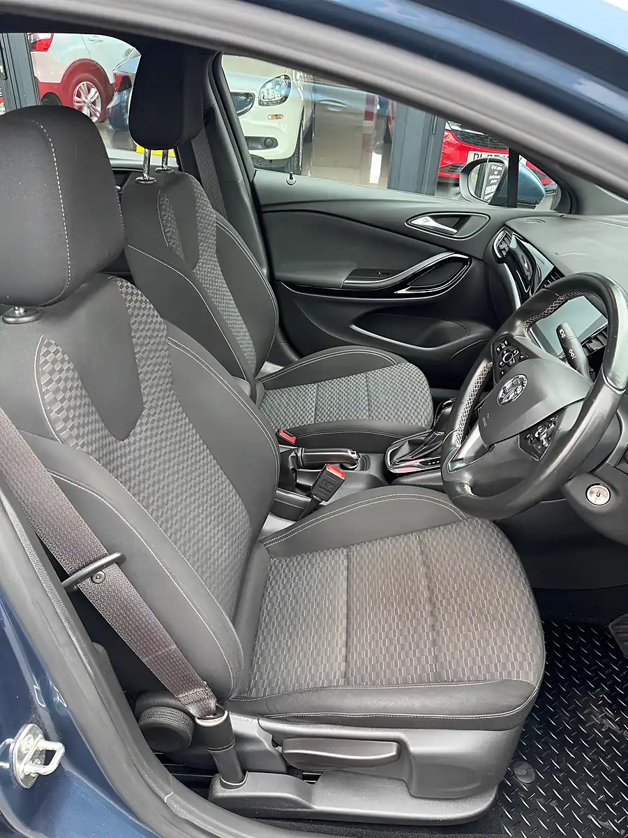 Used 2017 Vauxhall Astra Sri Nav Blue - Interior and Exterior details 8